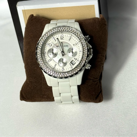 Micheal Kors Jet Set White Sports Watch w/ Box - Picture 7 of 16